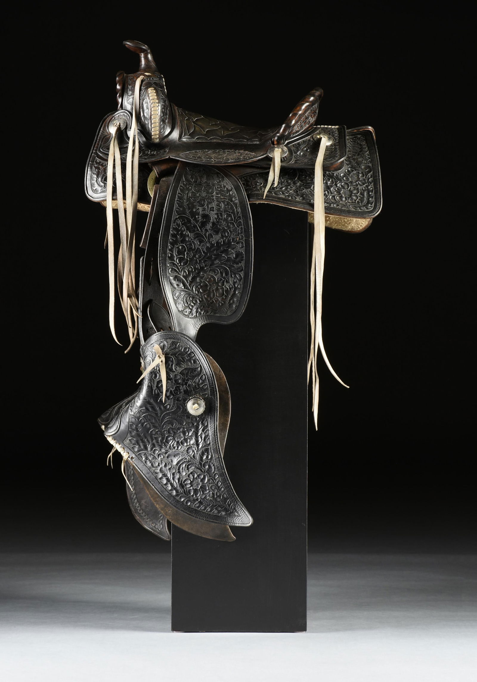 AN EAMOR SADDLE WITH BRIDLE AND BIT, CANADIAN, MID 20TH CENTURY, (1 of 20)