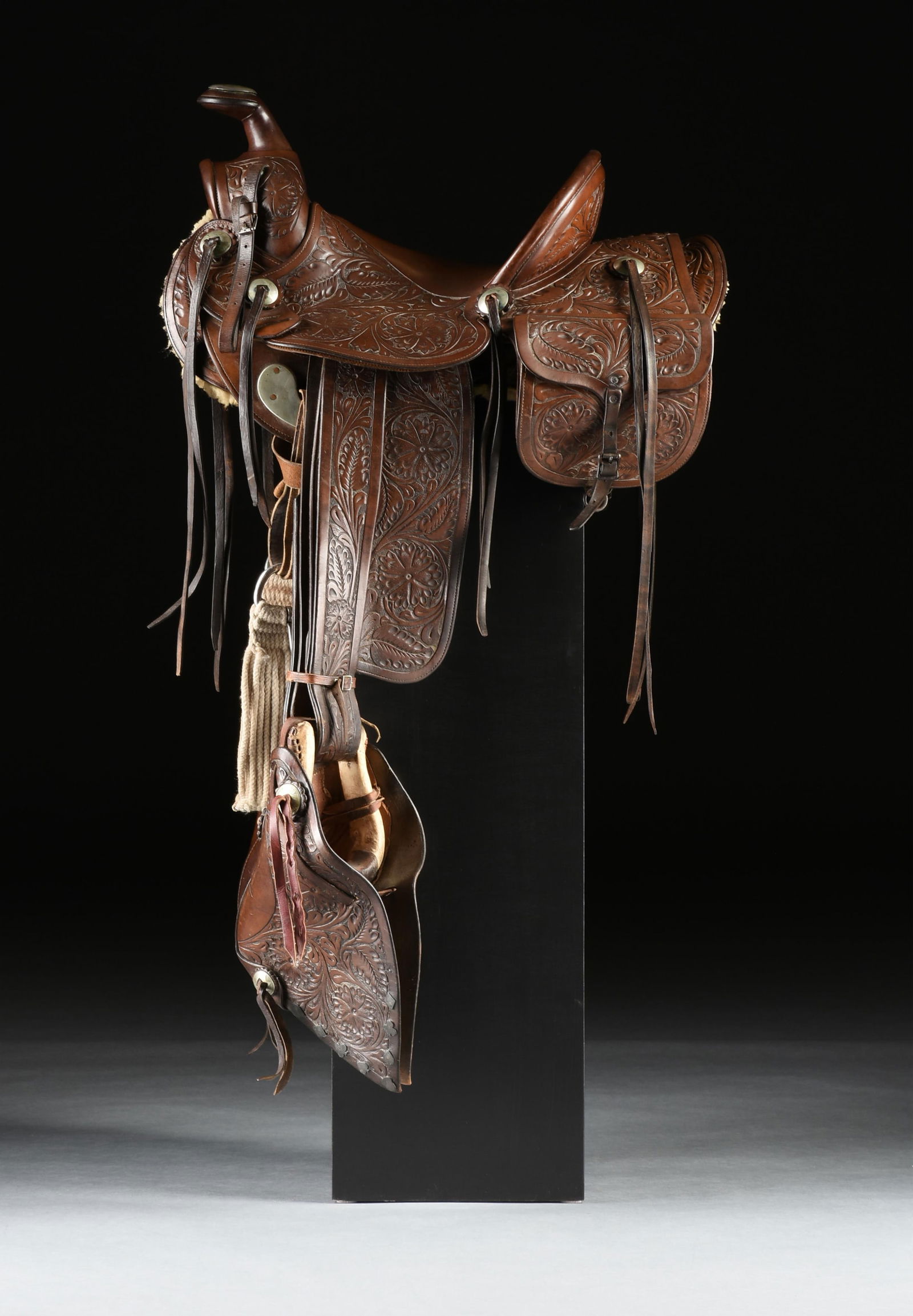 A HAMLEY & COMPANY SADDLE, AMERICAN, 20TH CENTURY, (1 of 14)