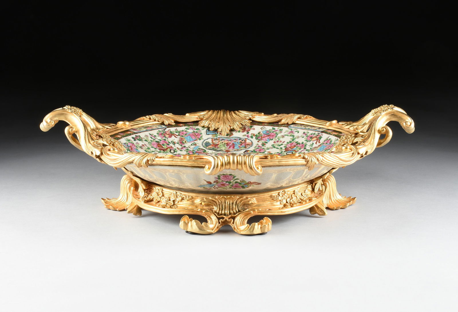 A ROSE MEDALLION PORCELAIN CHARGER WITH GILT BRONZE MOUNTS, CHINESE, CIRCA 1970s, (1 of 8)