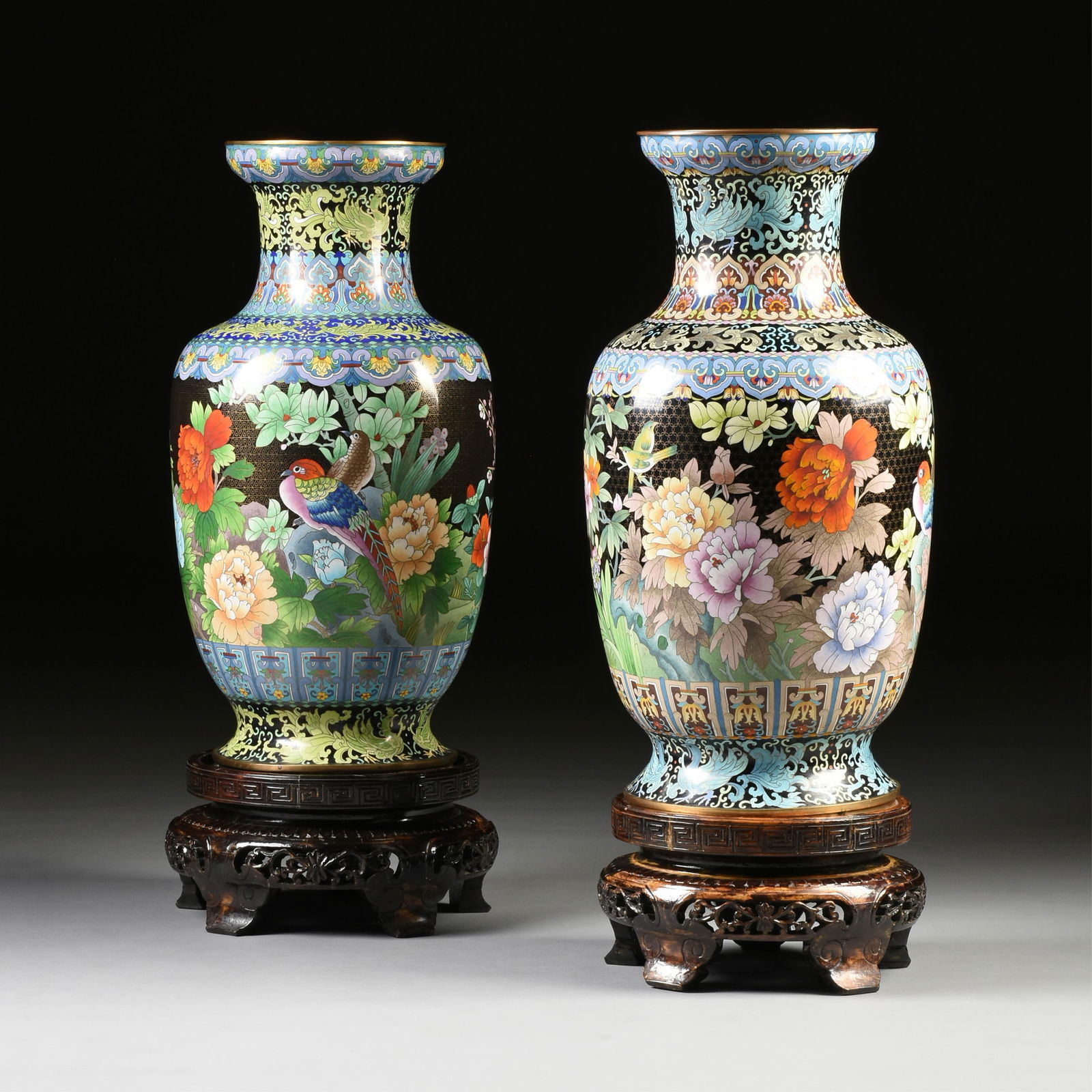 A PAIR OF LARGE CLOISONNÉ VASES, CHINESE, 20TH CENTURY, (1 of 18)