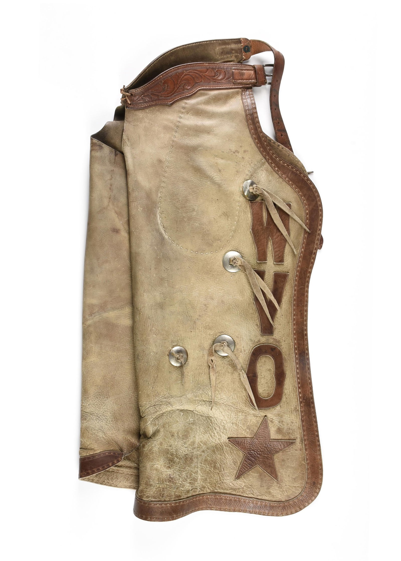 A PAIR OF BLAKE MILLER BATWING CHAPS, AMERICAN, CIRCA 1920 (1 of 9)