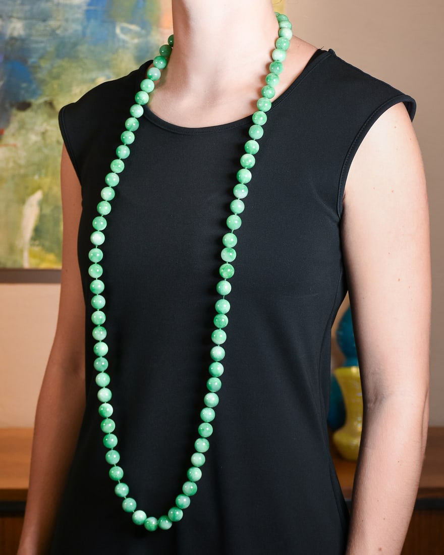 A JADE BEAD NECKLACE, - 3