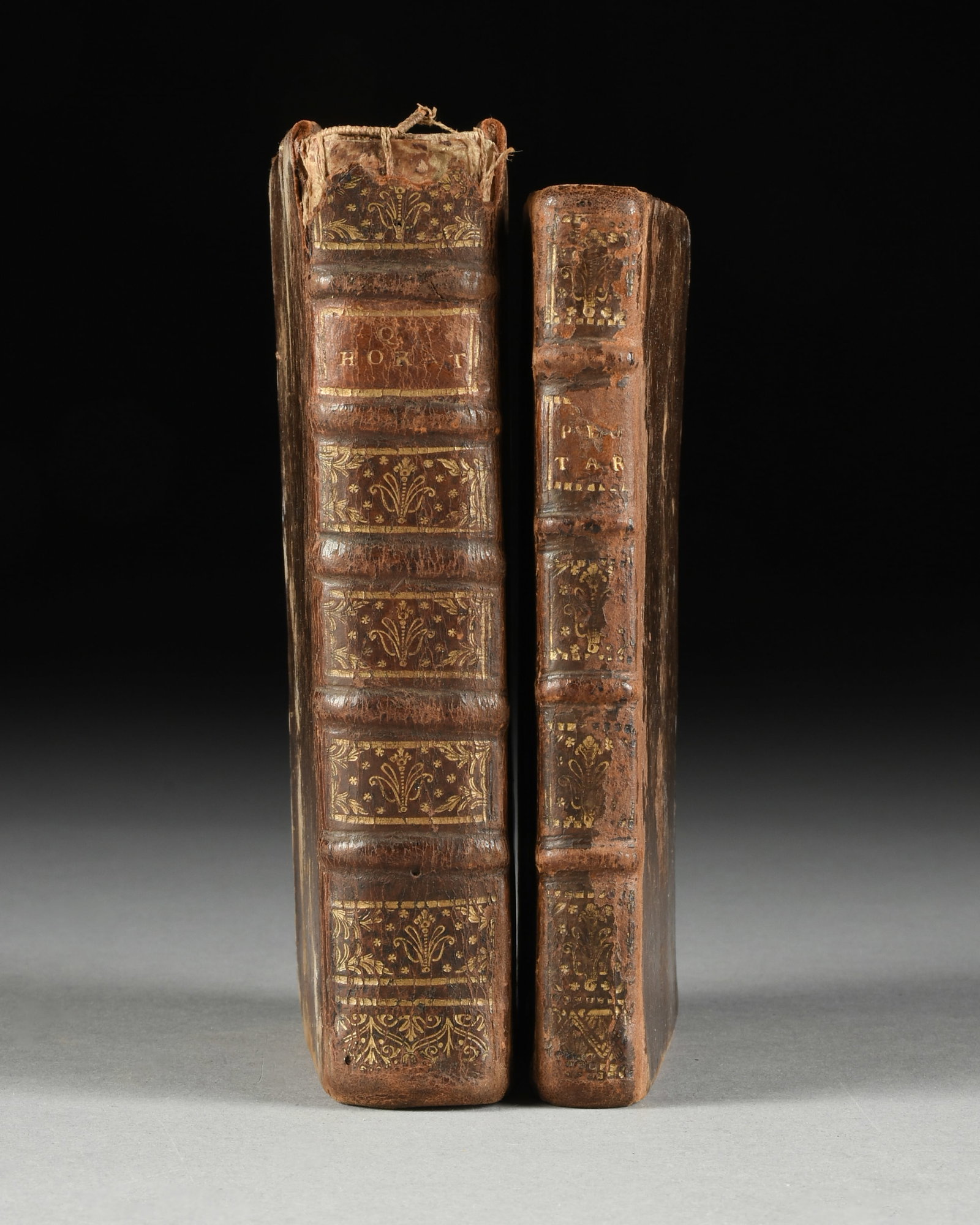 Plutarcho Scriptis AND Q. Horatii Flacci Carmina Expurgata, Paris, 1714/1728,: Plutarcho Scriptis AND Q. Horatii Flacci Carmina Expurgata, Paris, 1714/1728, two 18th century books with greek/latin text published in Paris, including the works of Plutarch and the works of Horace.
