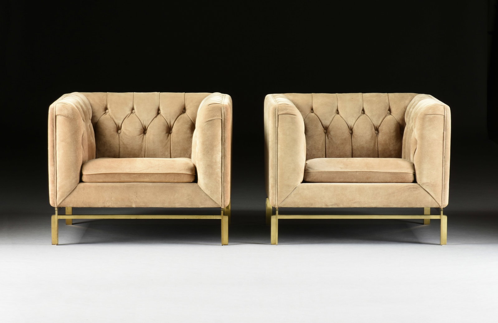 A PAIR OF STOW & DAVIS MID-CENTURY MODERN SUEDE LOUNGE CHAIRS, AMERICAN, CIRCA 1970, (1 of 6)