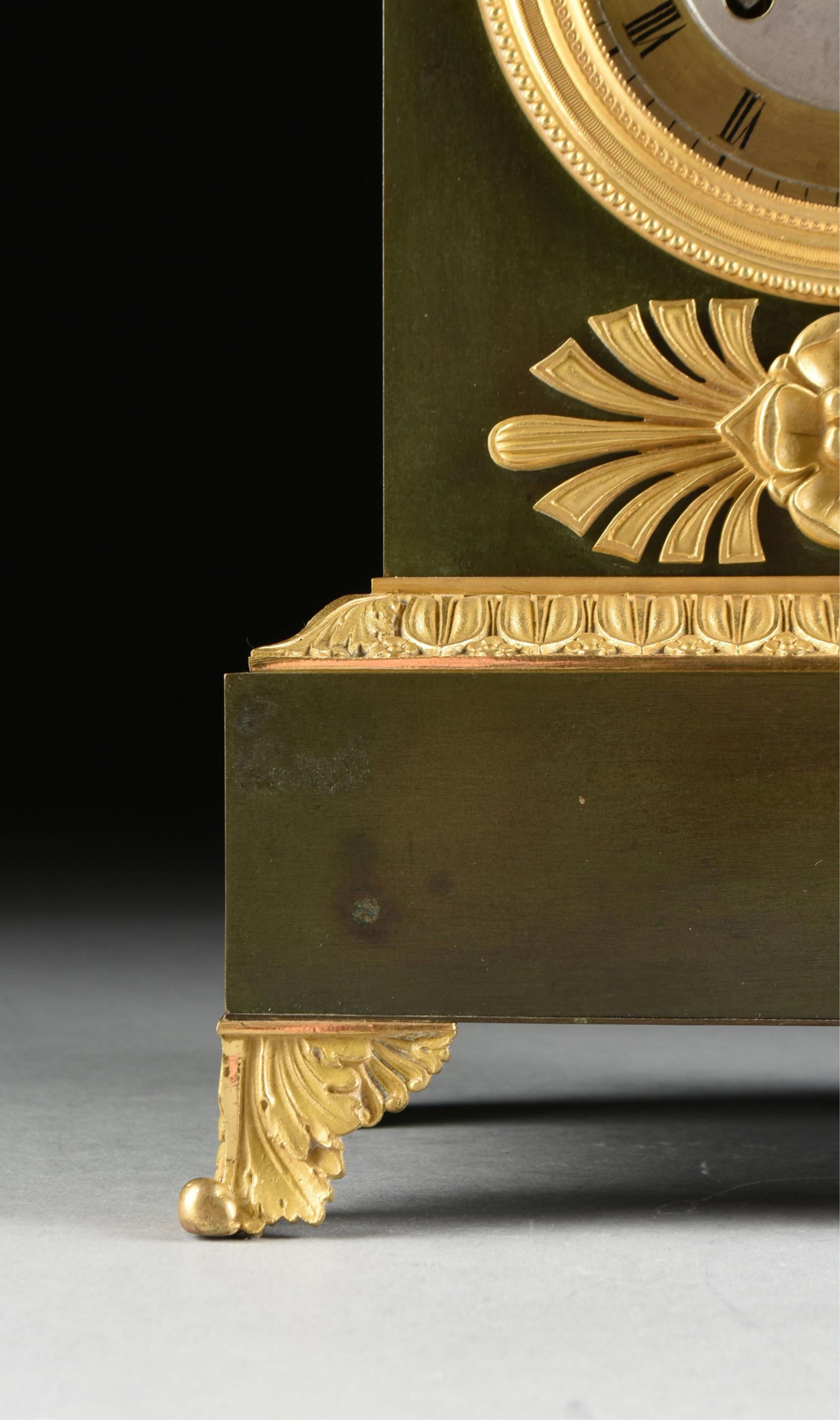A NEOCLASSICAL BRONZE ORMOLU MANTEL CLOCK, 1820s, - 2