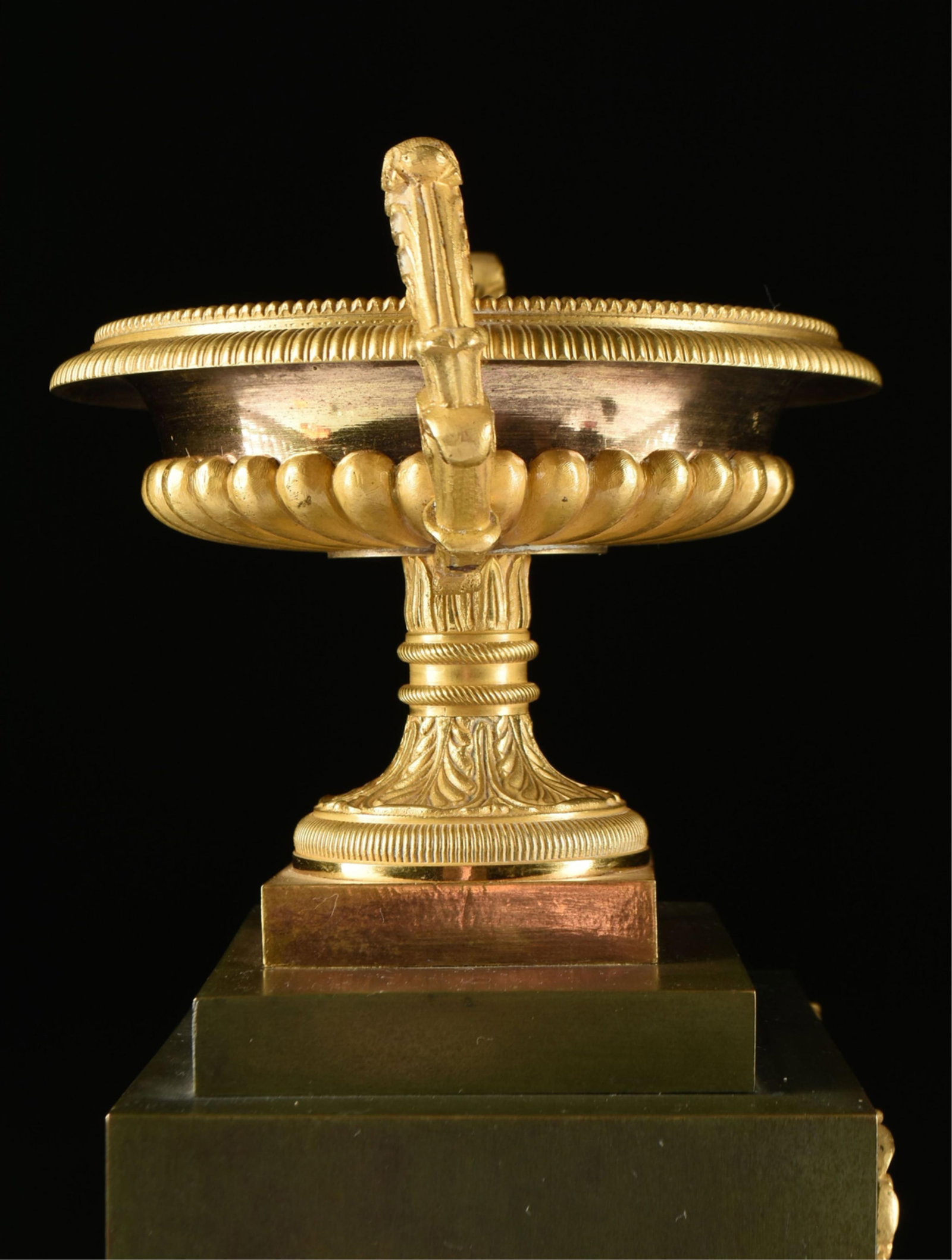 A NEOCLASSICAL BRONZE ORMOLU MANTEL CLOCK, 1820s, - 8