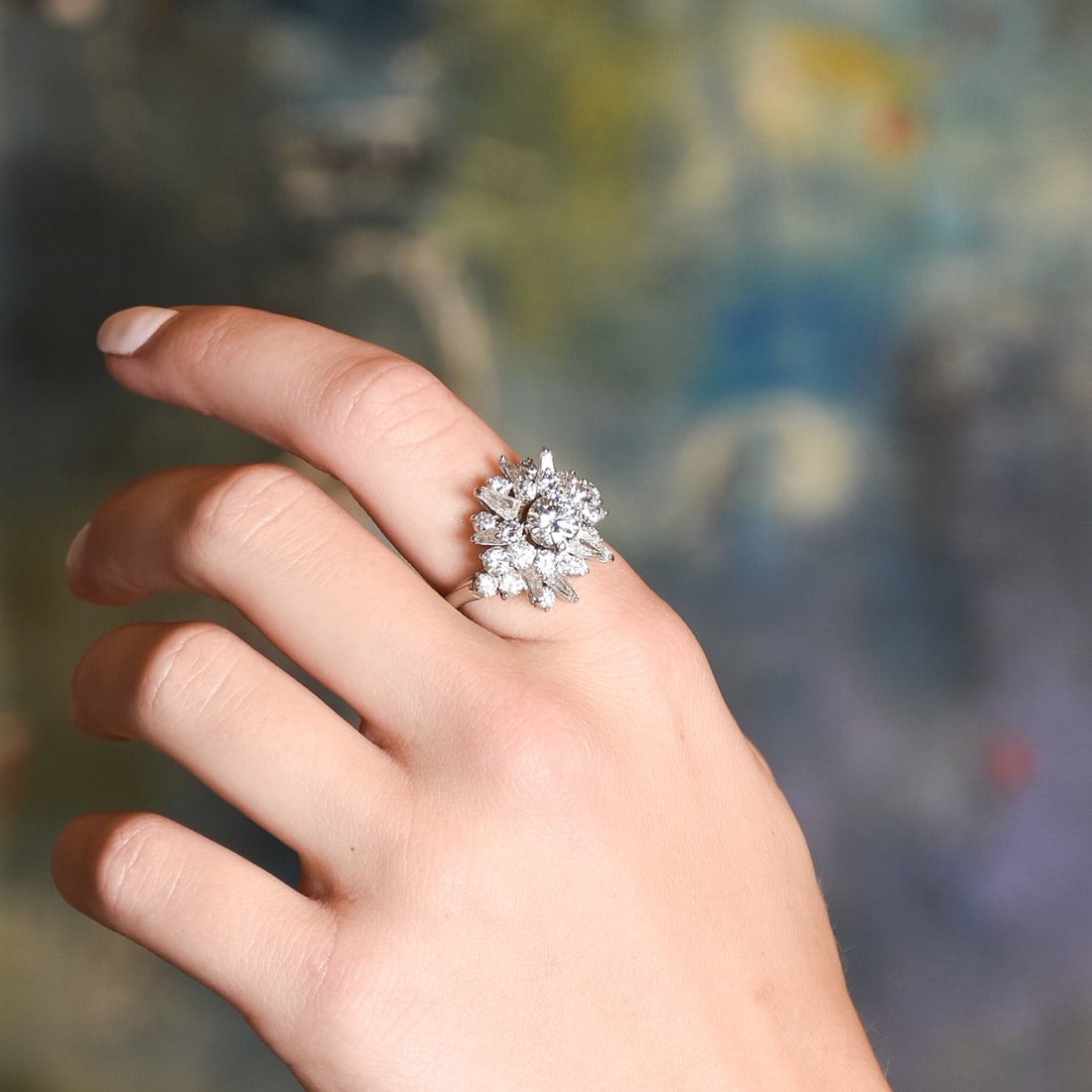 A PLATINUM AND DIAMOND CLUSTER RING, - 2