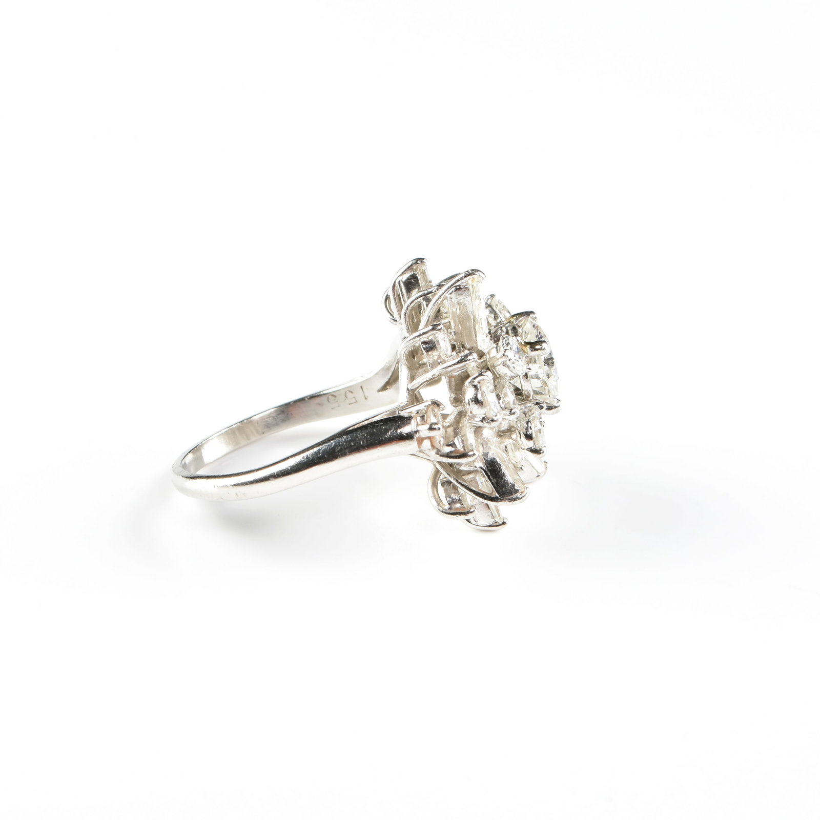 A PLATINUM AND DIAMOND CLUSTER RING, - 5
