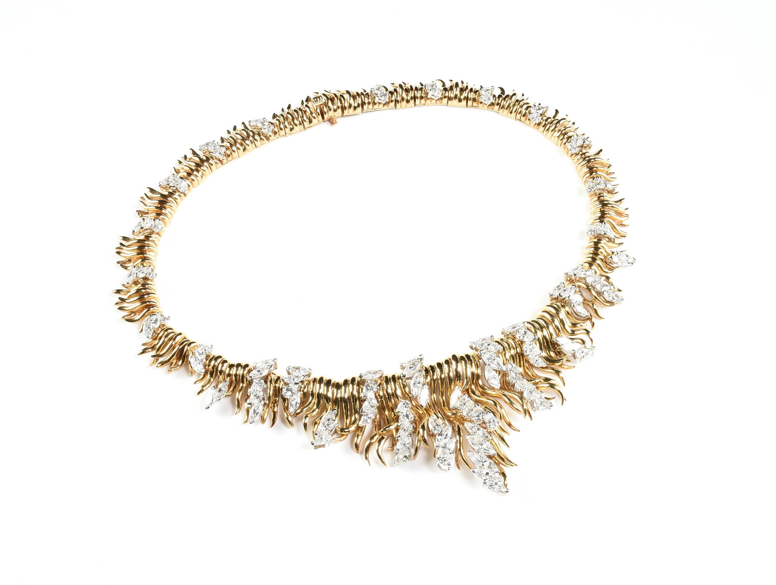 AN 18K GOLD, PLATINUM, AND DIAMOND NECKLACE, LATE 20TH CENTURY, (1 of 5)