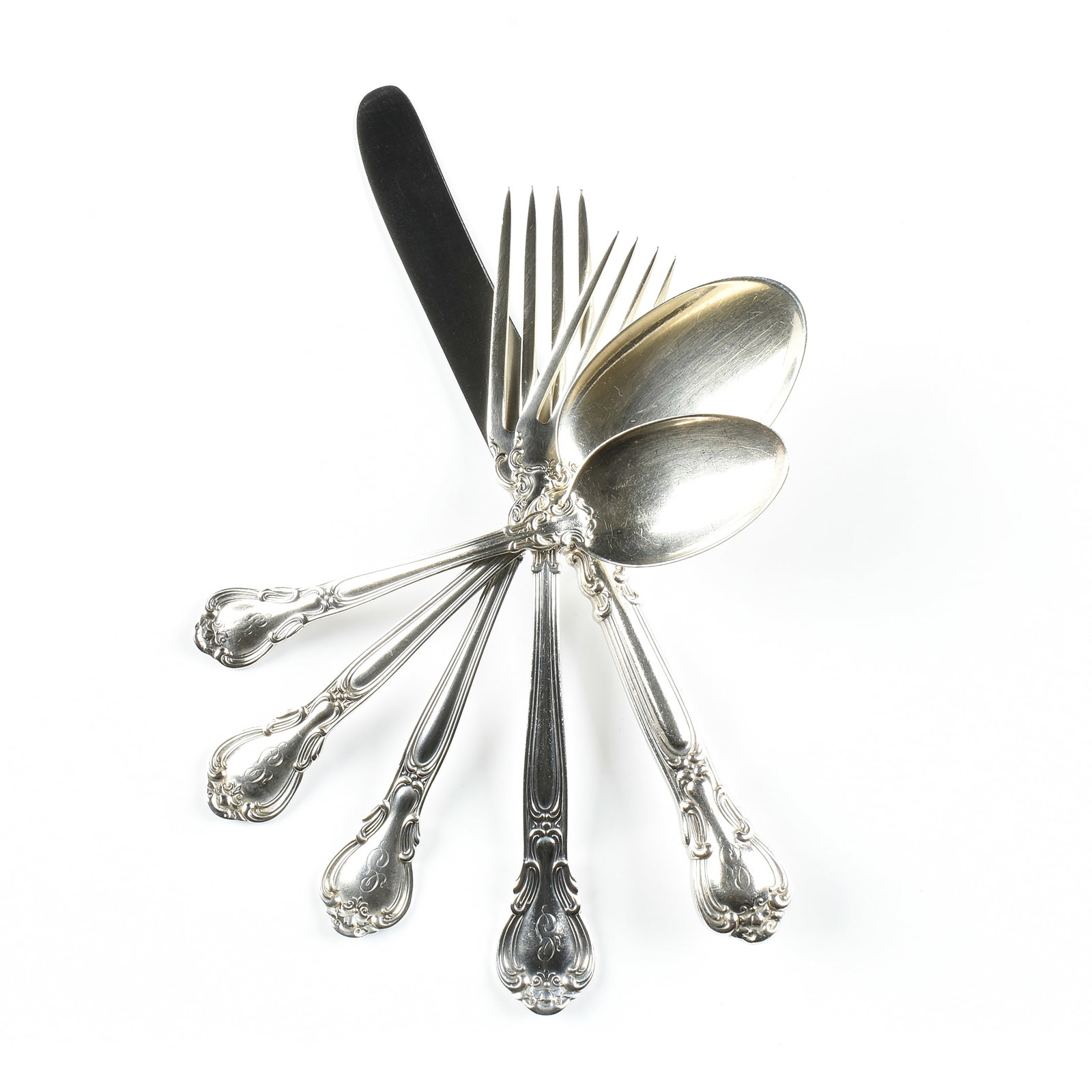 A 188 PIECE GORHAM Chantilly STERLING SILVER FLATWARE SERVICE, AMERICAN, 20TH CENTURY,: A 188 PIECE GORHAM Chantilly STERLING SILVER FLATWARE SERVICE, AMERICAN, 20TH CENTURY, a sterling silver flatware service for twelve, including twelve dinner forks, twelve place forks, thirty salad fo