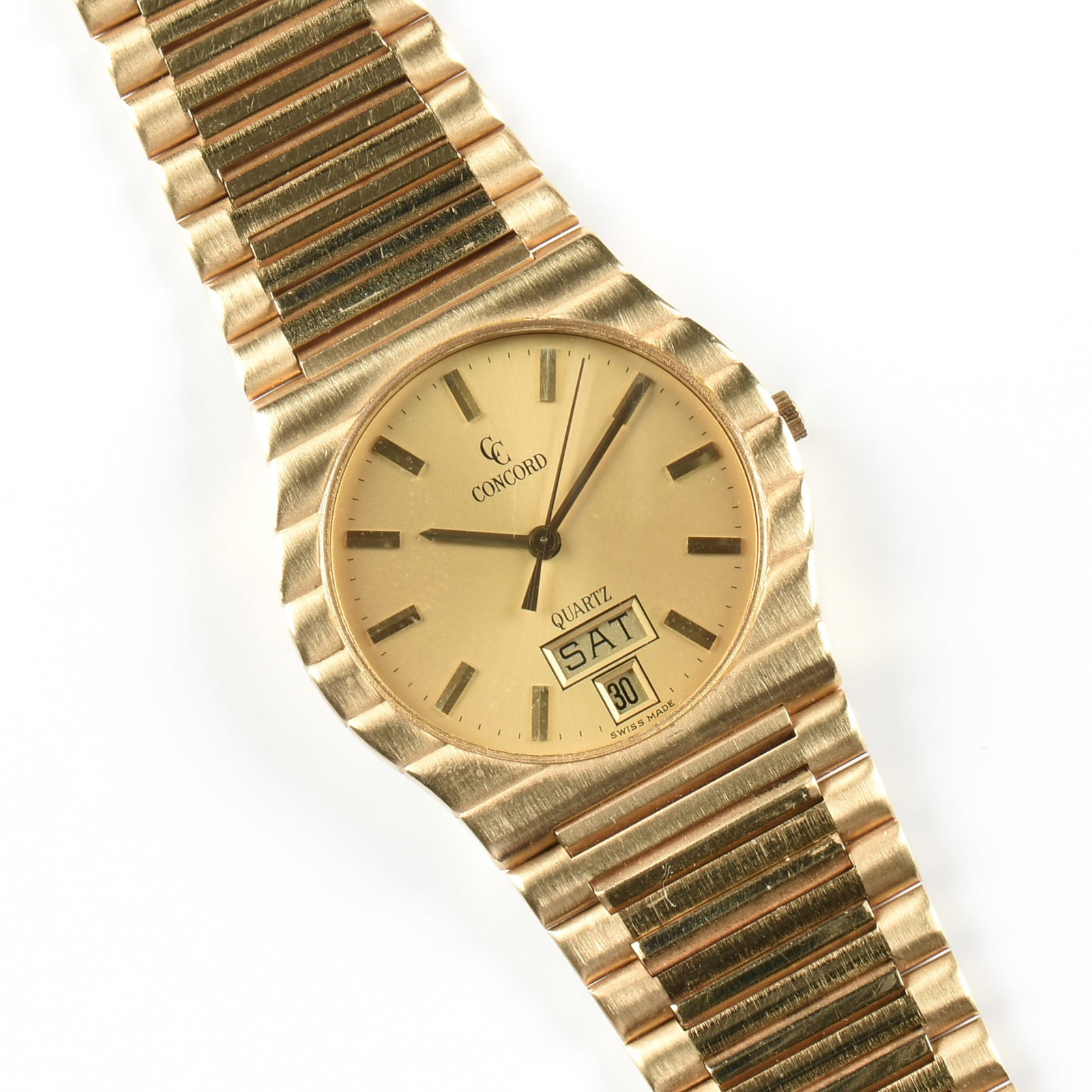 A CONCORD 18K GOLD WATCH, SWISS, CIRCA 1980s,: A CONCORD 18K GOLD WATCH, SWISS, CIRCA 1980s, 18k yellow gold watch with quartz movements and day and date display, together with three additional links, marked on case back and on clasp, "Water resis