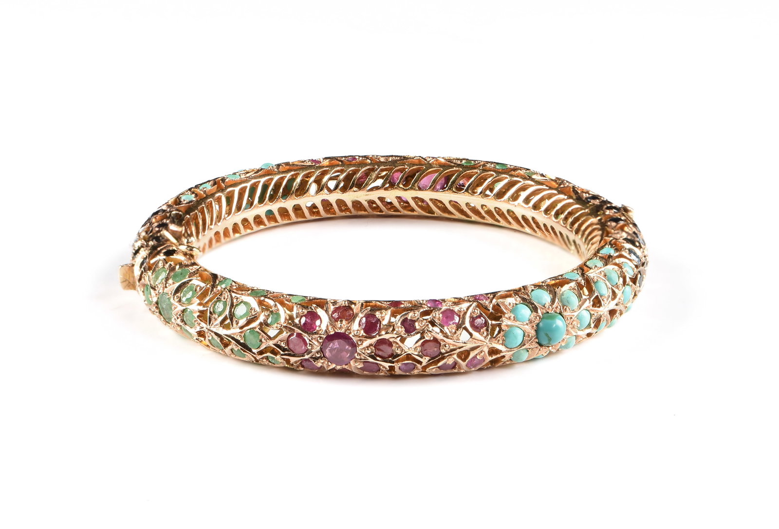 A 14K GOLD, EMERALD, RUBY, SAPPHIRE, AND TURQUOISE BANGLE BRACELET, INDIAN, 20TH CENTURY, (1 of 5)