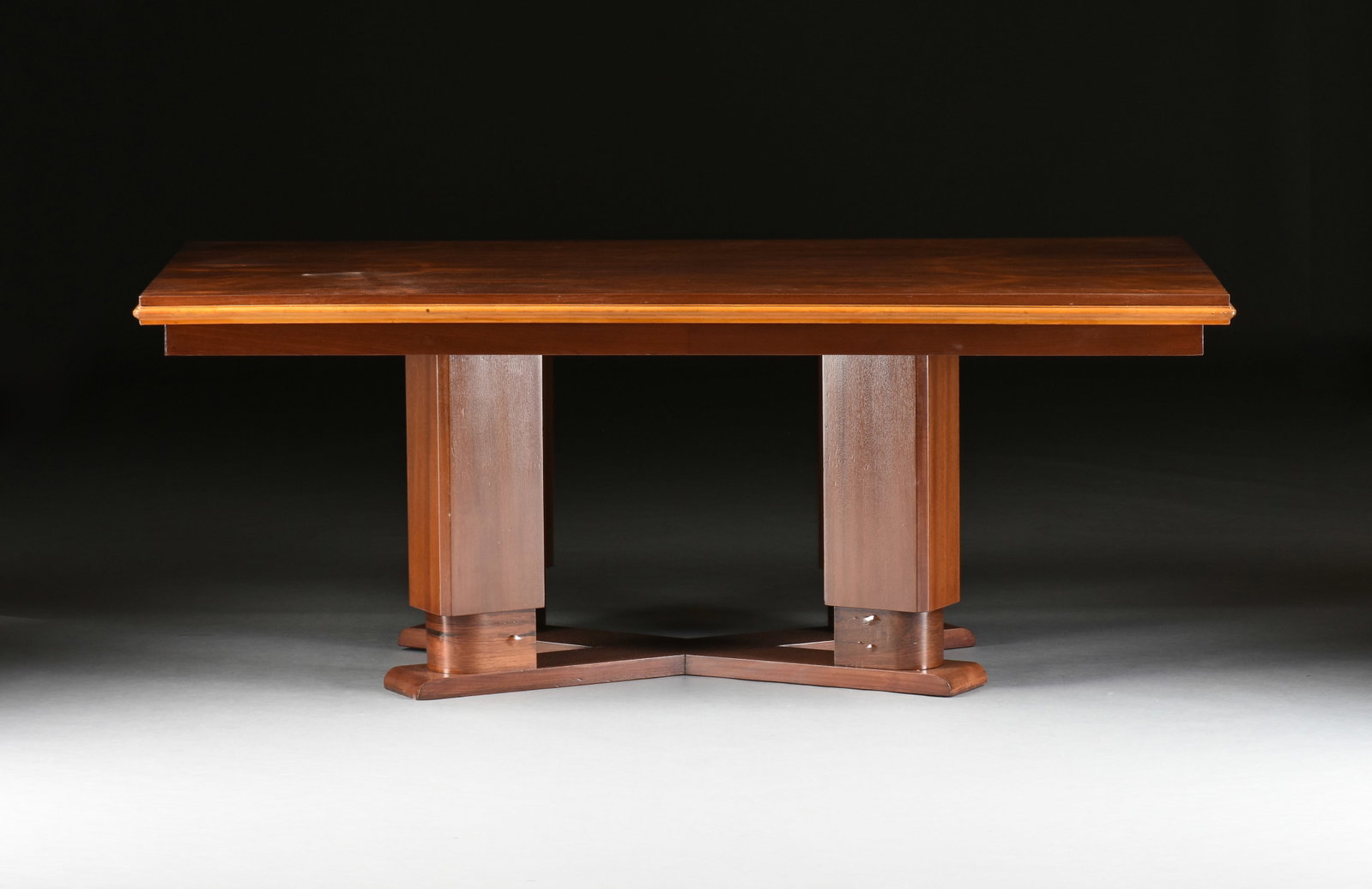 AN ART DECO DINING TABLE, CIRCA 1920s, (1 of 7)