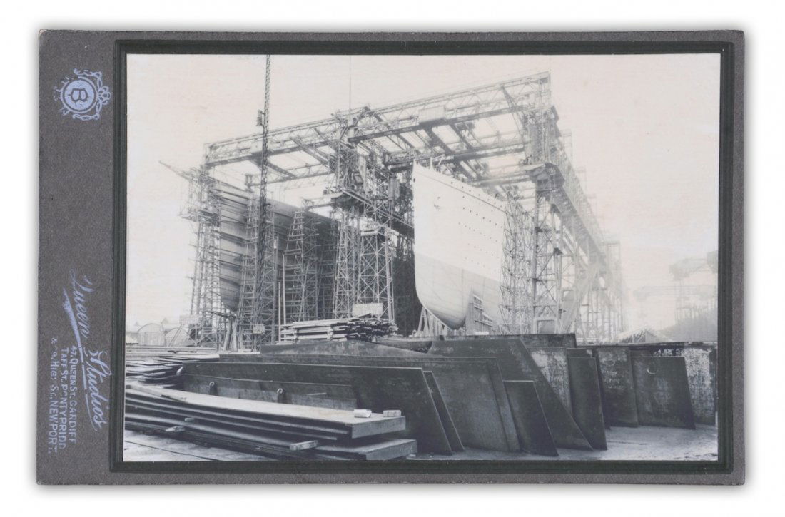 A PAIR OF BLACK AND WHITE PHOTOGRAPH CABINET CARDS OF T: A PAIR OF BLACK AND WHITE PHOTOGRAPH CABINET CARDS OF THE RMS OLYMPIC UNDER CONSTRUCTION. Each card 4" x 6". Estimate: $200.00 - $300.00