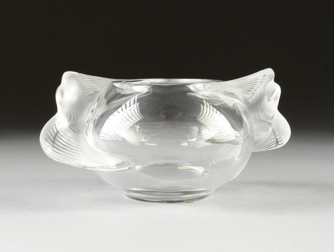 A LALIQUE FROSTED AND CLEAR CRYSTAL VASE, ADELAIDE