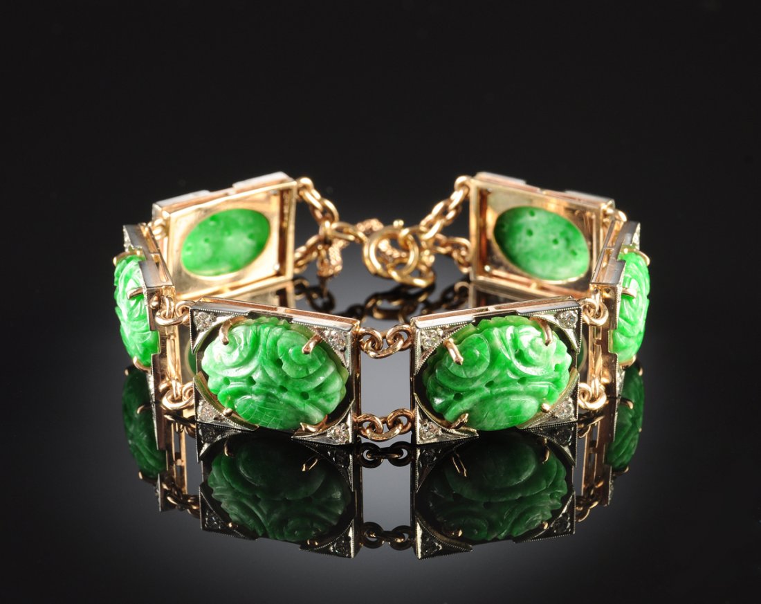 A 14K CHINESE "A" JADEITE JADE AND DIAMOND LADY'S: A 14K CHINESE "A" JADEITE JADE AND DIAMOND LADY'S BRACELET, the 7" flexible bracelet with 6 natural type "A" jadeite jade carved ovals measuring approximately 12 x 16 x 3.0 millimeters, fine mottled g