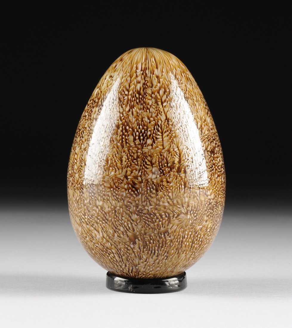 AN ITALIAN ART GLASS EGG FORM SCULPTURE, BY VENINI,: AN ITALIAN ART GLASS EGG FORM SCULPTURE, BY VENINI, ENGRAVED SIGNATURE, 20TH CENTURY, of traditional form and composed of stylized quail feather details and neutral colored mottled glass, hand engrave