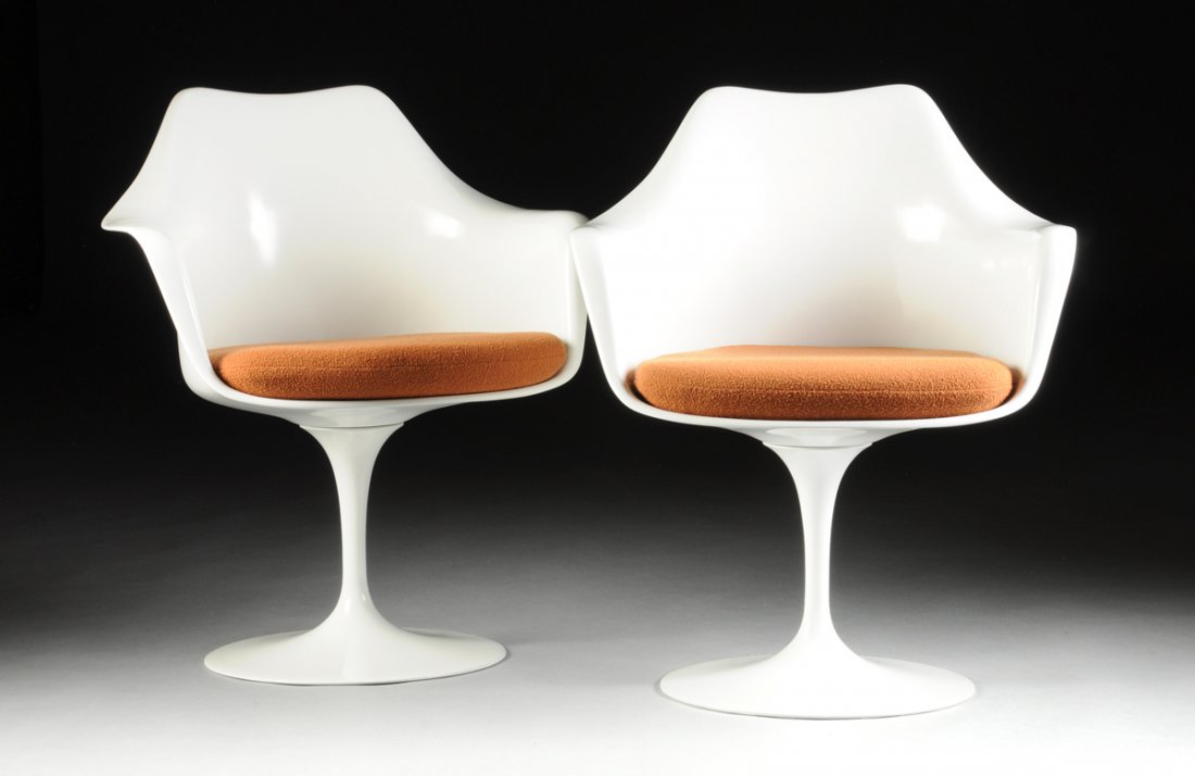 EERO SAARINEN (American/Finnish 1910-1961) FOUR SIDE: EERO SAARINEN (American/Finnish 1910-1961) FOUR SIDE CHAIRS, baring the label of Knoll Italy. Overall condition is good. Height: 32"
