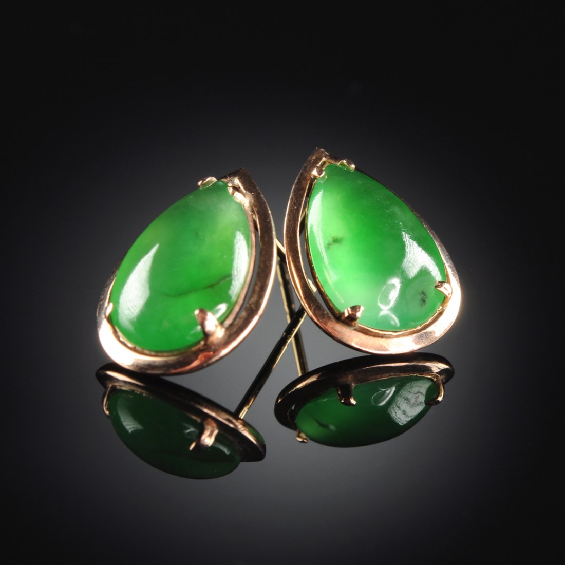 A PAIR OF 14K YELLOW GOLD AND CHINESE "A" JADEITE JADE: A PAIR OF 14K YELLOW GOLD AND CHINESE "A" JADEITE JADE LADY'S EARRINGS, with pierced posts with two pear shape cut natural, type "A" jadeite jade, very fine green color,very fine translucency and text