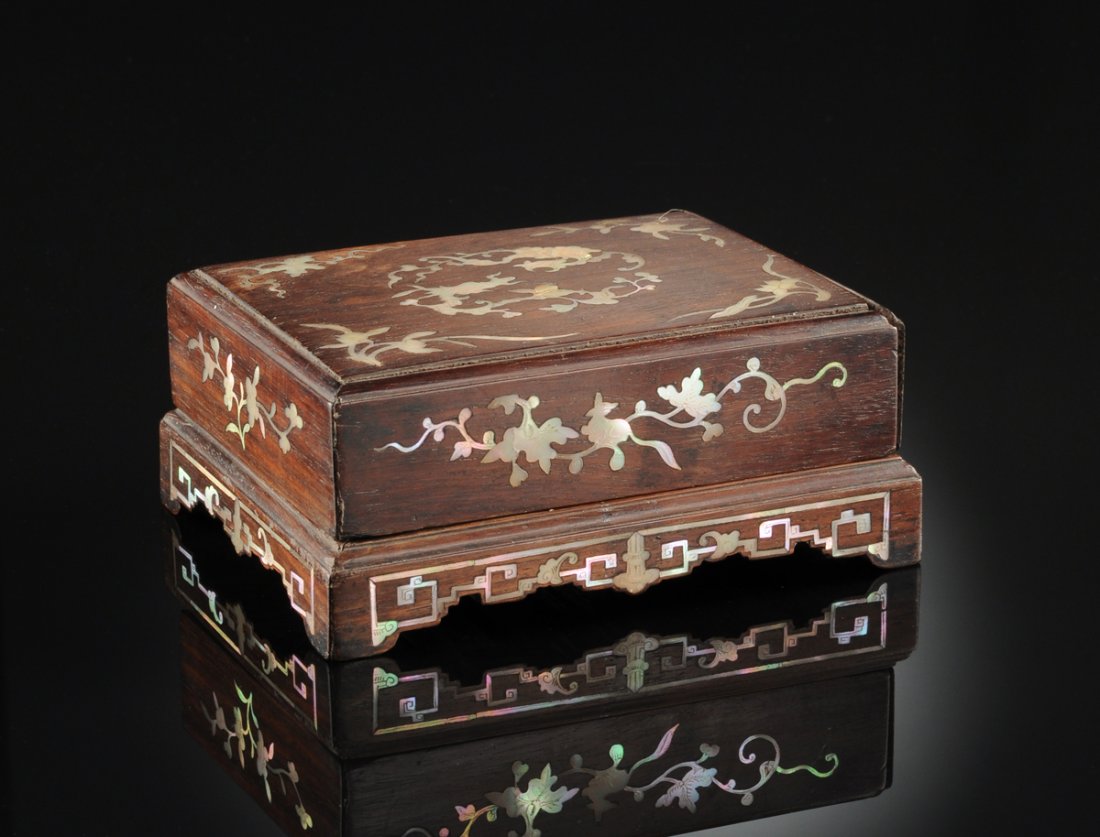 AN ANTIQUE CHINESE ENGRAVED MOTHER-0F-PEARL INLAID (1 of 7)