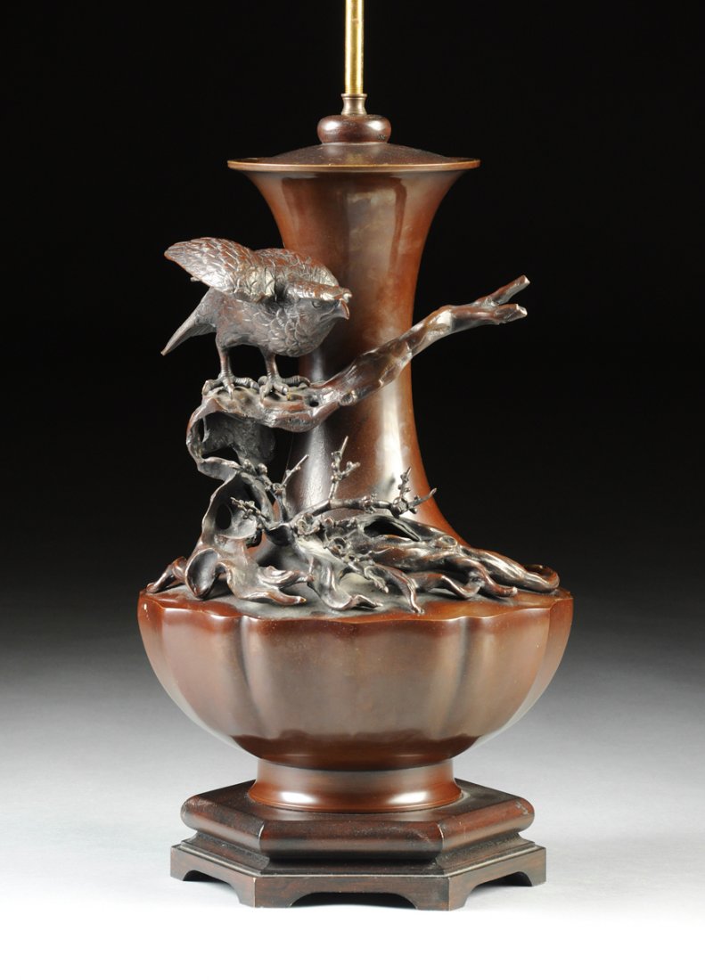 A LARGE JAPANESE BRONZE FALCON VASE LAMP, MEIJI PERIOD, (1 of 9)