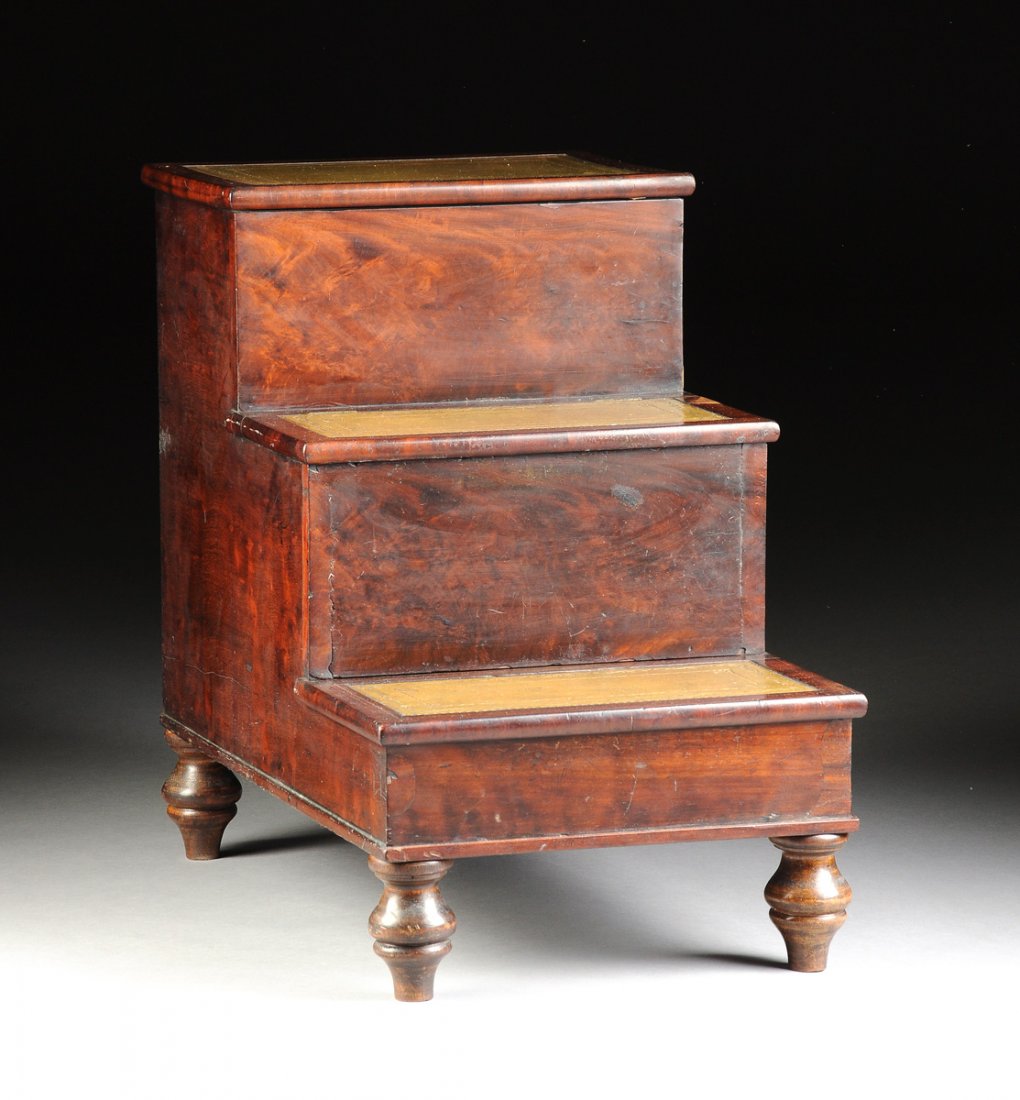 A SET OF GEORGIAN STYLE MAHOGANY CONVERTIBLE LIBRARY OR (1 of 6)