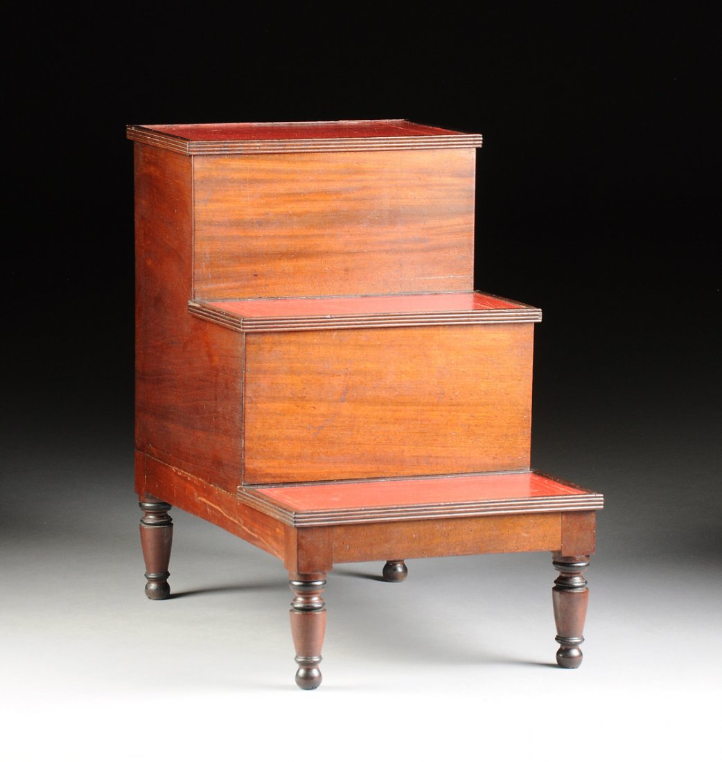 A SET OF ENGLISH GEORGIAN STYLE MAHOGANY CONVERTIBLE (1 of 7)