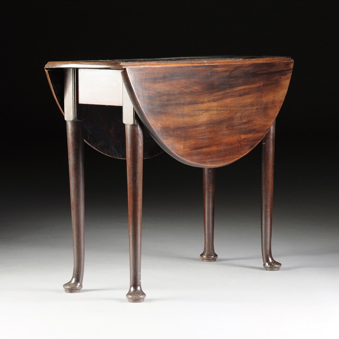 AN AMERICAN QUEEN ANNE WALNUT CIRCULAR DROP-LEAF TABLE, (1 of 10)