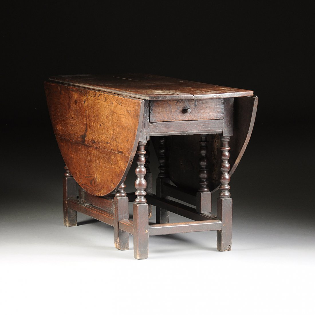 A WILLIAM AND MARY WALNUT DROP LEAF TABLE, EARLY 18TH (1 of 10)