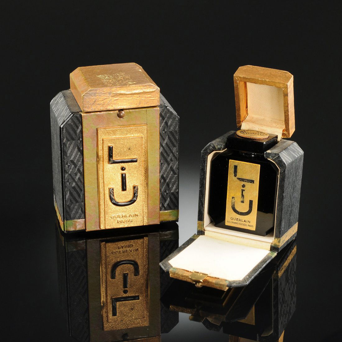 TWO BLACK CRYSTAL "LIU" TABATIÈRE PERFUME BOTTLE (1 of 9)