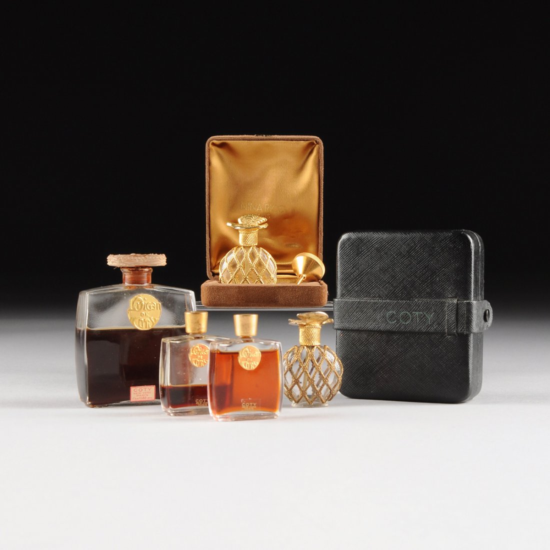 A GROUP OF VINTAGE PERFUME BOTTLE PRESENTATIONS AND (1 of 8)