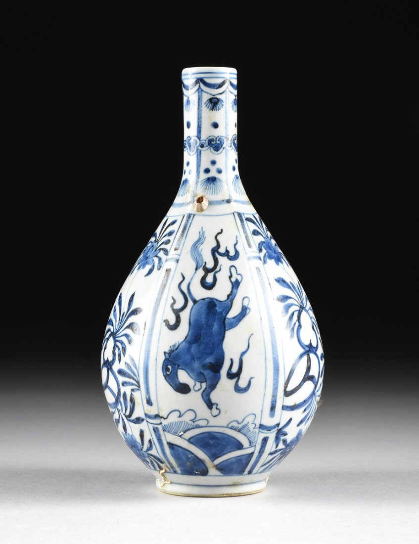 A CHINESE BLUE AND WHITE PORCELAIN PEAR FORM BOTTLE: A CHINESE BLUE AND WHITE PORCELAIN PEAR FORM BOTTLE VASE, SHIPWRECK ARTIFACT, POSSIBLY MING DYNASTY OF THE WANLI PERIOD (1573-1619), with a short cylindrical neck swelling to a bulbous body and sides 