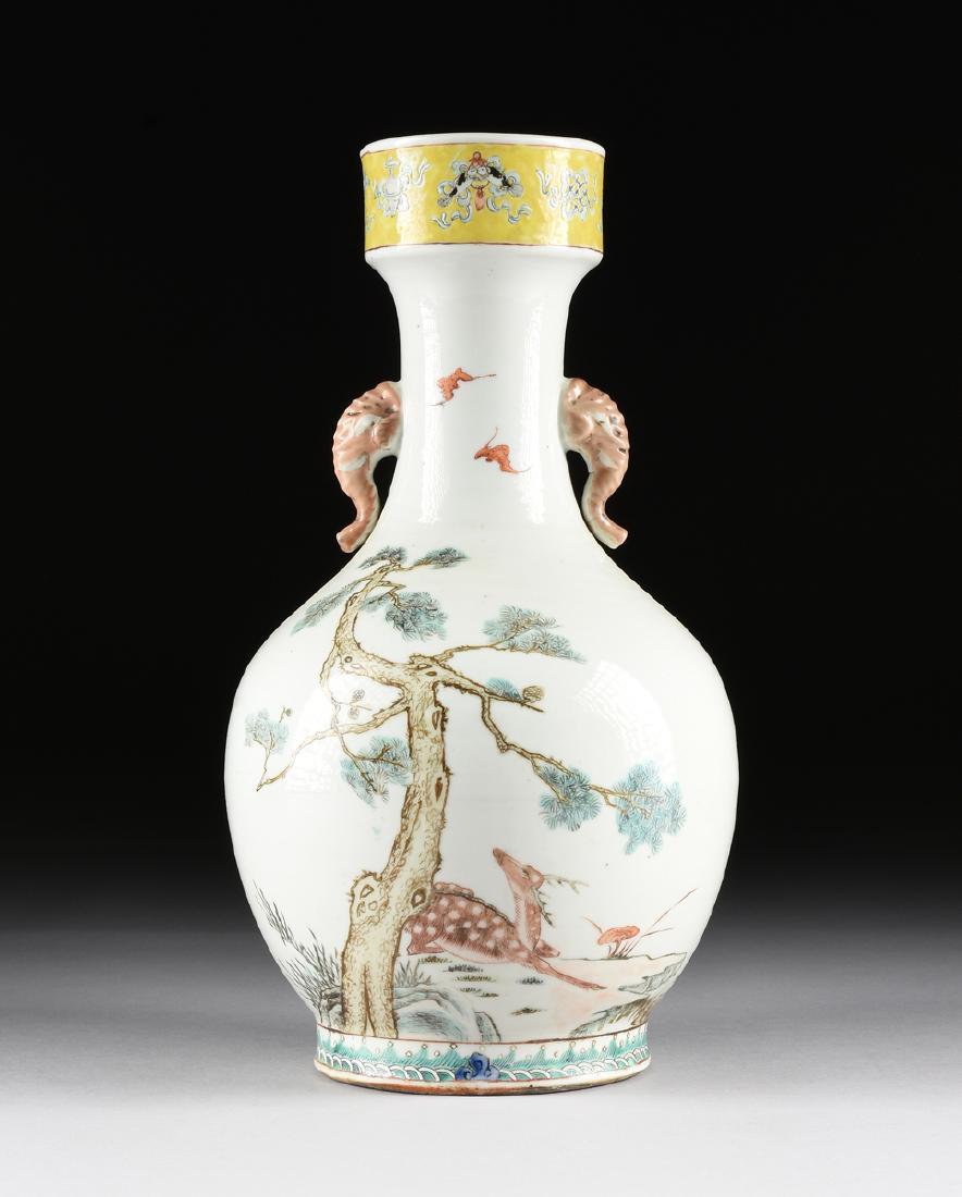 A CHINESE EXPORT PORCELAIN "FAMILLE JAUNE" VASE, 20TH (1 of 12)