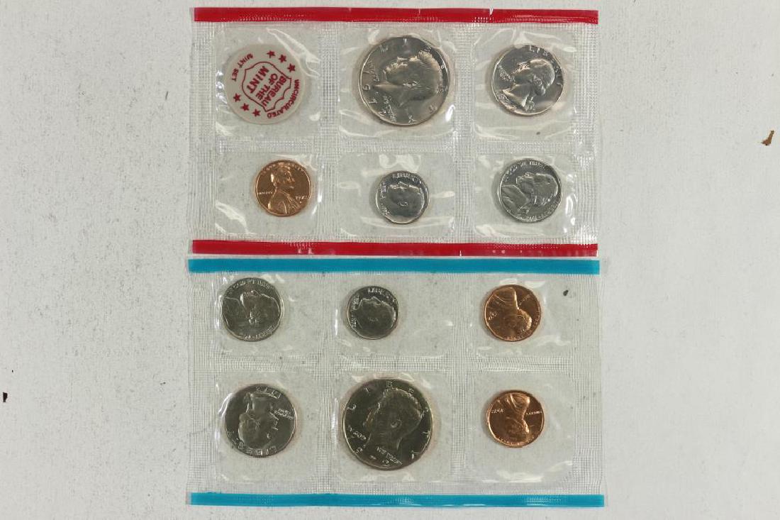1972 US MINT SET (UNC) P/D/S (WITH NO ENVELOPE) (1 of 2)