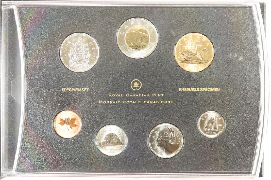 2007 CANADA SPECIMEN SET LEATHER LIKE CASE (1 of 3)