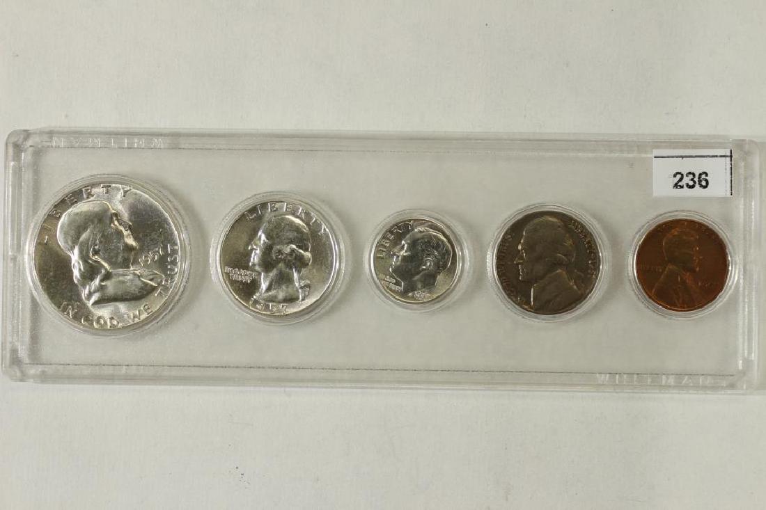 1957 UNC US YEAR SET IN PLASTIC CASE (1 of 2)
