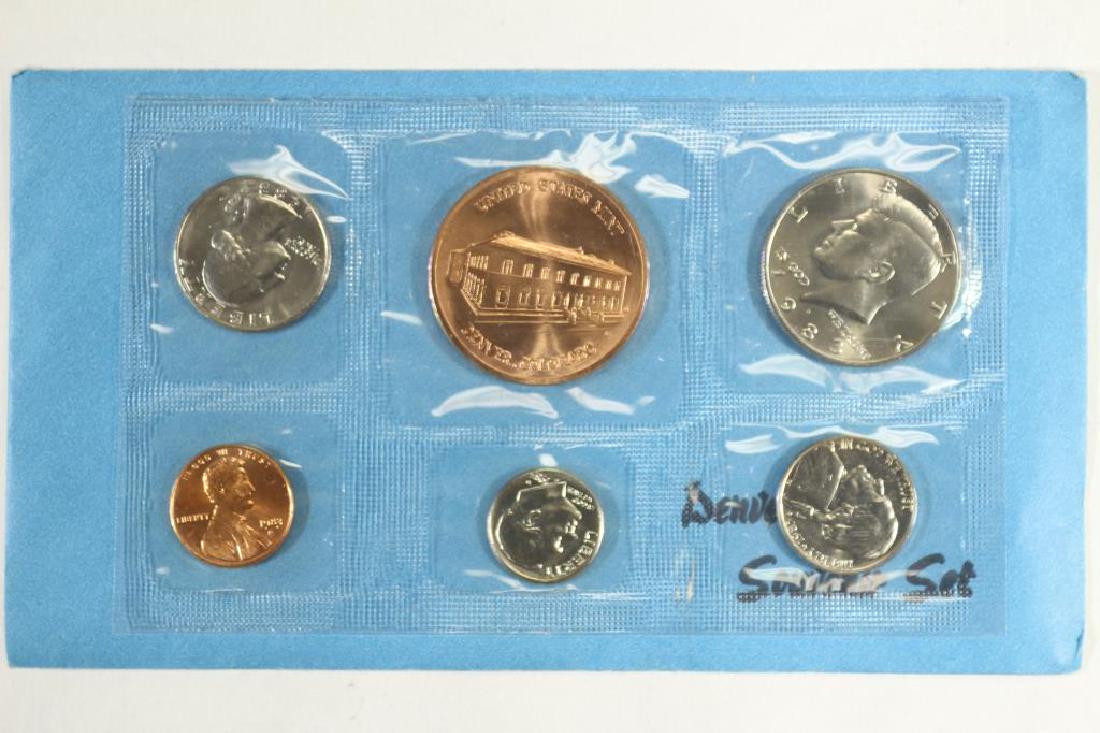 1983 DENVER MINT SOUVENIR SET (1 of 2)