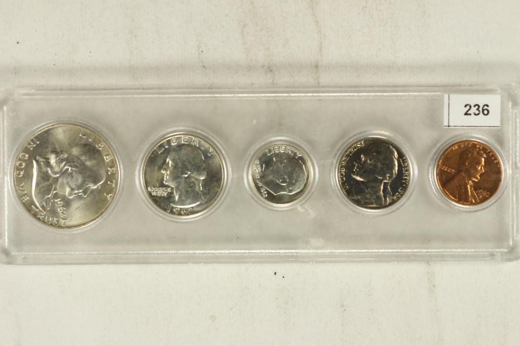 1962-D US SILVER YEAR SET IN PLASTIC CASE (1 of 2)