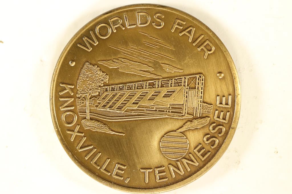 1 1/2'' BRONZE 1982 WORLD'S FAIR US PAVILLION (1 of 2)