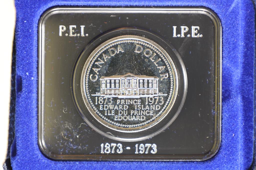 1973 CANADA UNC DOLLAR IN BLUE CLAM SHELL CASE (1 of 3)