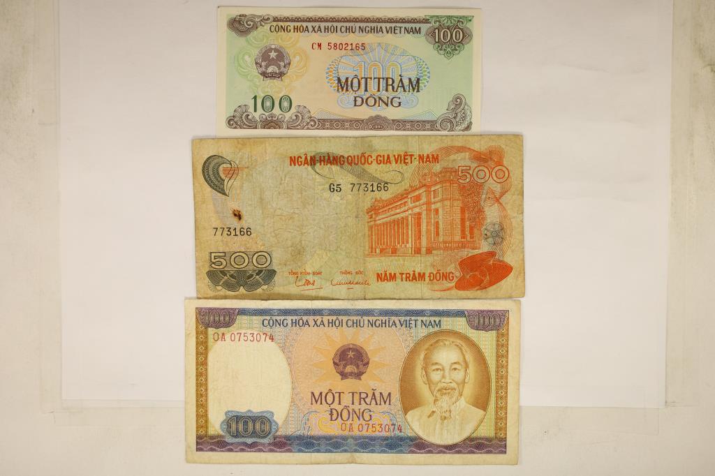 3-VIETNAM BILLS: 1980-100 DONG, 1991-100 DONT AND: A 500 DONG, THE SMALL 1991-100 DONG IS CRISP UNC