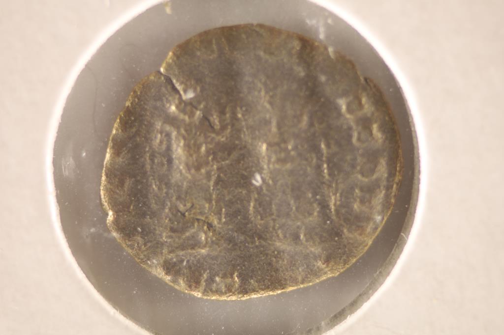 LATE ROMAN EMPIRE ANCIENT COIN 2 VICTORIES FACING (1 of 3)