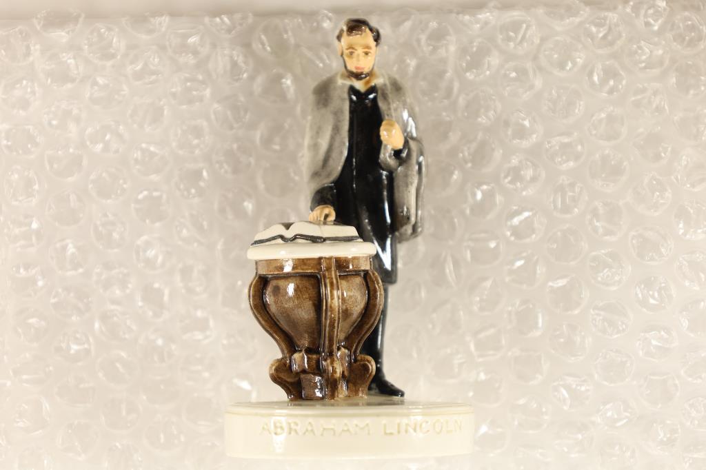 ABRAHAM LINCOLN CERAMIC STATUE: 4" TALL (1 of 4)