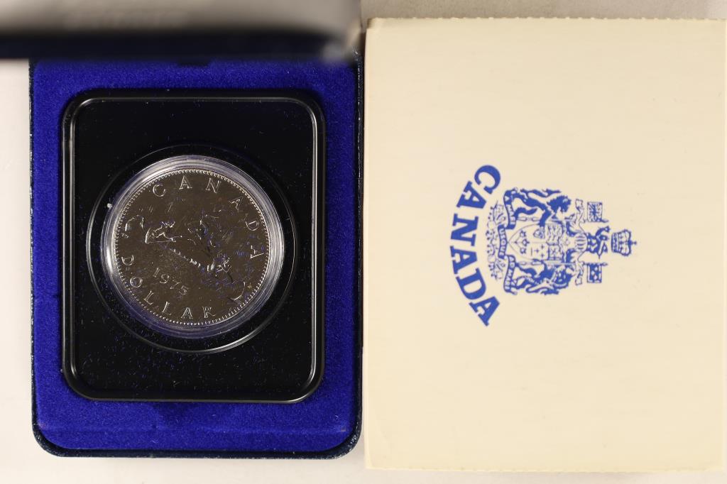 1975 CANADA UNC DOLLAR IN BLUE FLIP CASE (1 of 3)