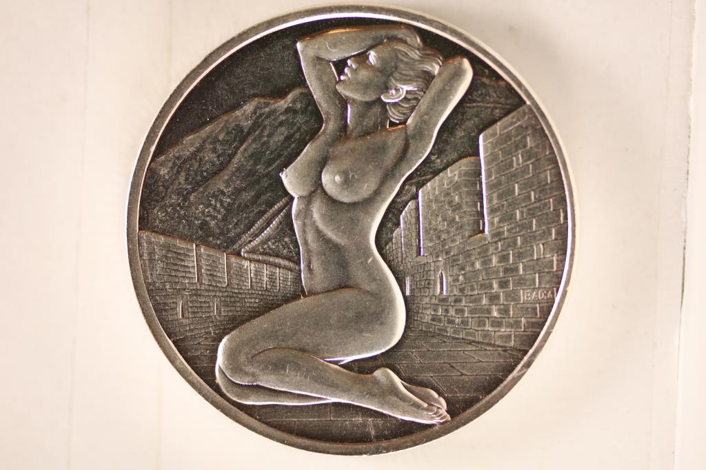 1 TROY OZ .999 FINE SILVER PROOF ROUND, NAKED GIRL (1 of 2)
