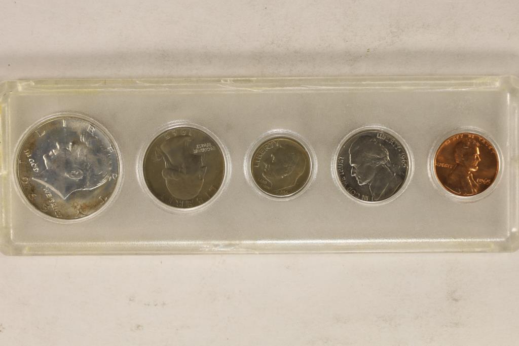 1965 US YEAR SET IN PLASTIC HOLDER CONTAINS: (1 of 2)