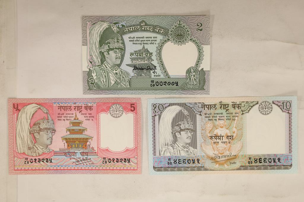 3 NEPAL CRISP UNC BANK NOTES: 2 RUPEE, 5 RUPEE (1 of 2)