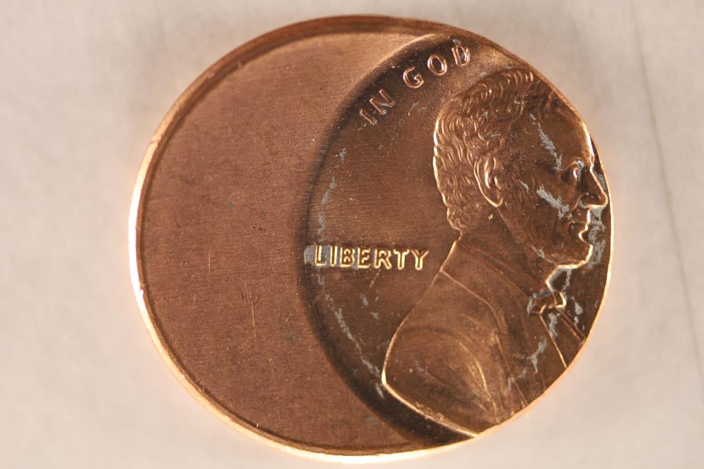 ERROR LINCOLN CENT 40% OFF CENTER (BU) RED (1 of 2)