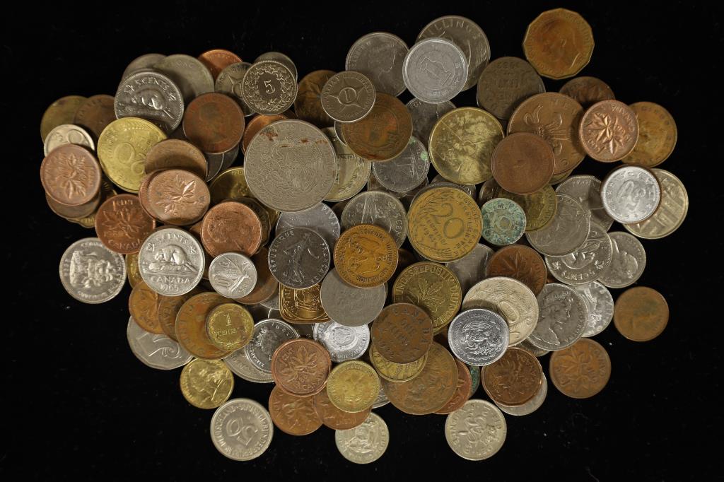 1 POUND ASSORTED FOREIGN COINS (1 of 1)