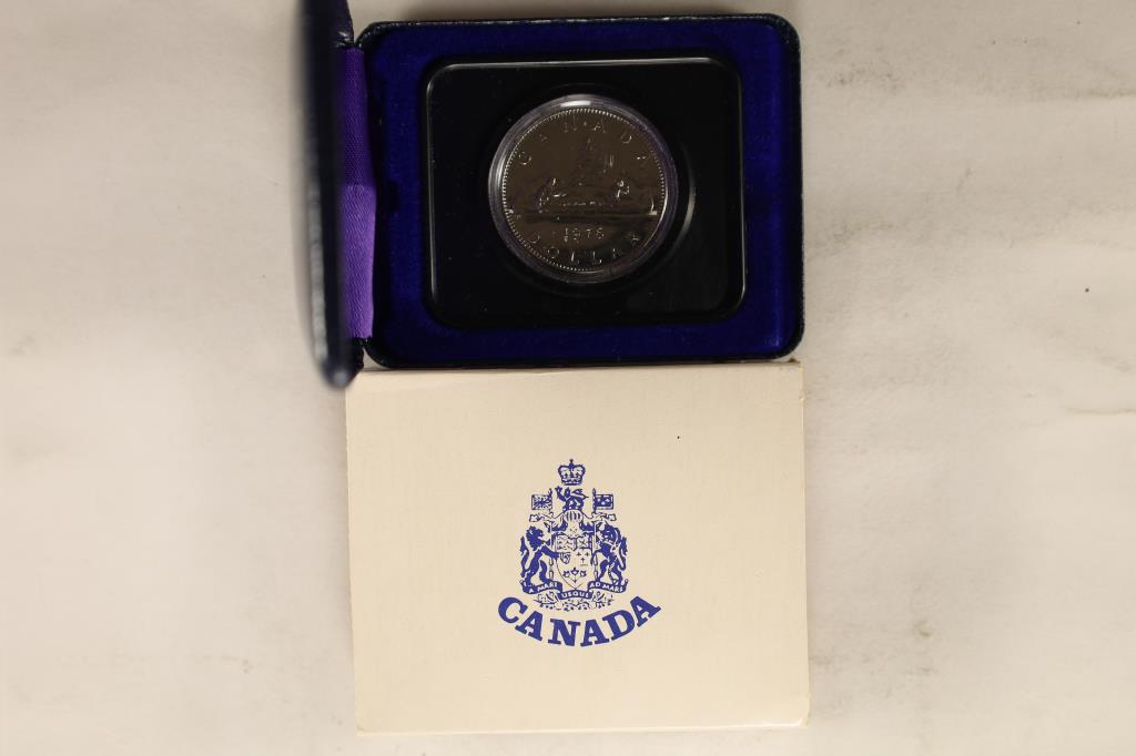 1976 CANADA UNC DOLLAR IN BLUE FLIP CASE (1 of 2)